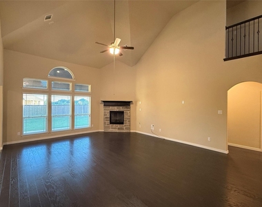 504 Christie Crossing - Photo Thumbnail 14
