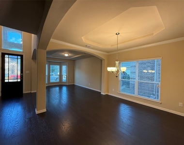 504 Christie Crossing - Photo Thumbnail 12