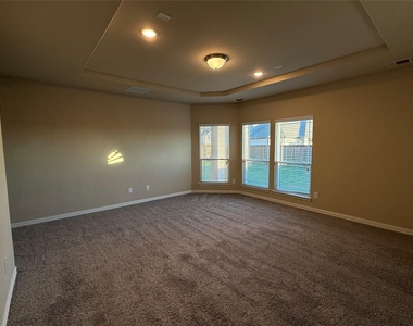 504 Christie Crossing - Photo Thumbnail 4