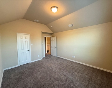 504 Christie Crossing - Photo Thumbnail 25