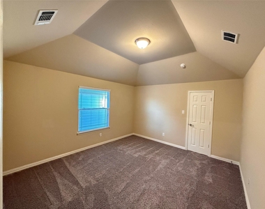 504 Christie Crossing - Photo Thumbnail 26
