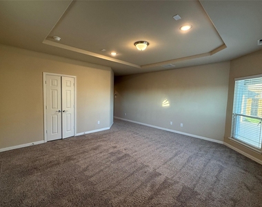 504 Christie Crossing - Photo Thumbnail 5