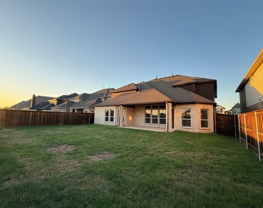 504 Christie Crossing - Photo Thumbnail 29
