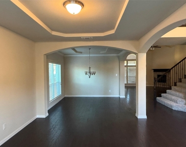 504 Christie Crossing - Photo Thumbnail 3