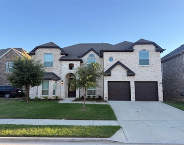 504 Christie Crossing - Photo Thumbnail 1