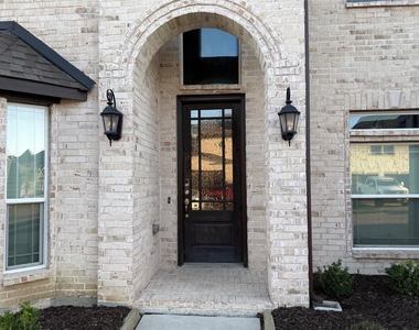 504 Christie Crossing - Photo Thumbnail 2