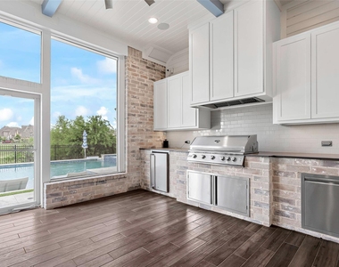 4431 Woodbine Lane - Photo Thumbnail 32