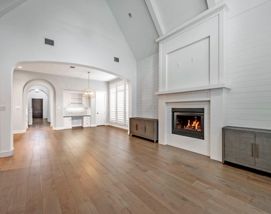 4431 Woodbine Lane - Photo Thumbnail 6