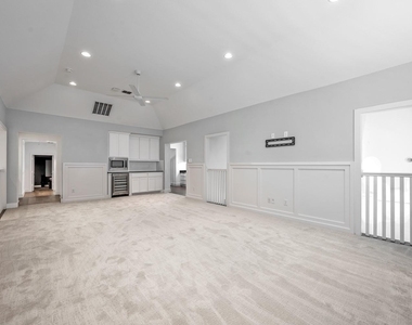 4431 Woodbine Lane - Photo Thumbnail 12