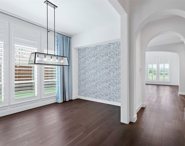 4431 Woodbine Lane - Photo Thumbnail 7