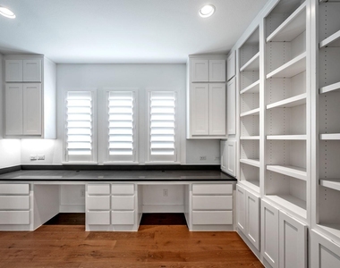 4431 Woodbine Lane - Photo Thumbnail 18