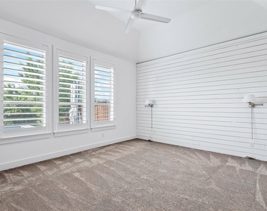 4431 Woodbine Lane - Photo Thumbnail 11