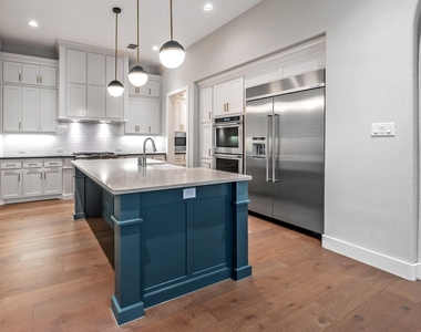 4431 Woodbine Lane - Photo Thumbnail 5