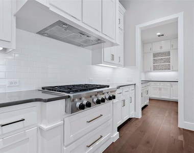 4431 Woodbine Lane - Photo Thumbnail 17