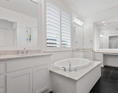 4431 Woodbine Lane - Photo Thumbnail 10