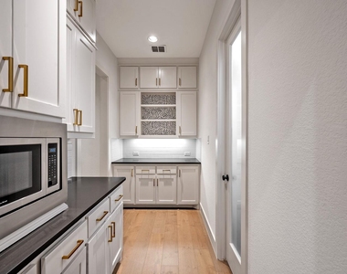 4431 Woodbine Lane - Photo Thumbnail 16