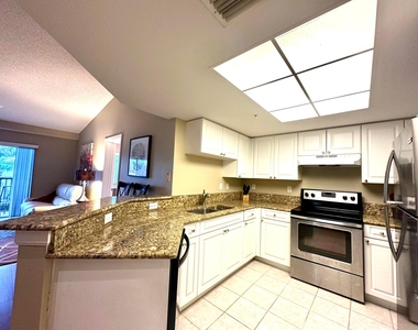 500 N Crestwood Court N - Photo Thumbnail 7