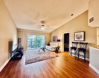 500 N Crestwood Court N - Photo Thumbnail 2