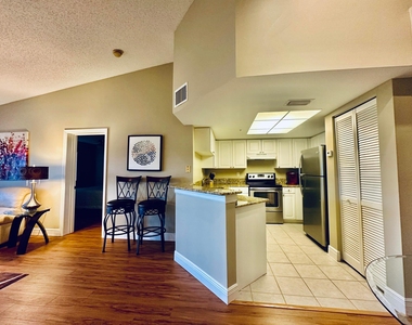 500 N Crestwood Court N - Photo Thumbnail 6