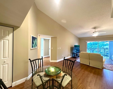 500 N Crestwood Court N - Photo Thumbnail 9