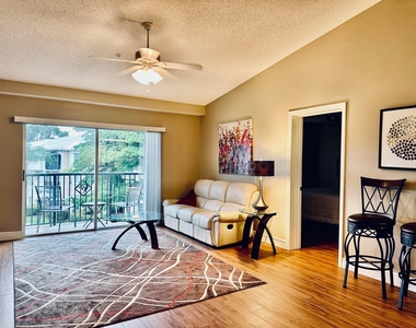 500 N Crestwood Court N - Photo Thumbnail 4