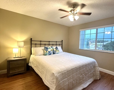 500 N Crestwood Court N - Photo Thumbnail 20
