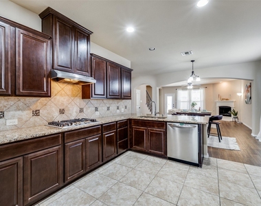 200 Mount Olive Avenue - Photo Thumbnail 9