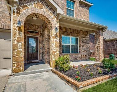 200 Mount Olive Avenue - Photo Thumbnail 1