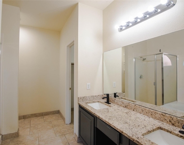 1905 Peppertree Drive - Photo Thumbnail 8