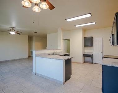 1905 Peppertree Drive - Photo Thumbnail 14