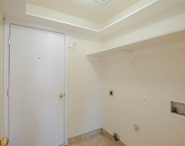1905 Peppertree Drive - Photo Thumbnail 16