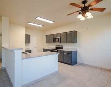 1905 Peppertree Drive - Photo Thumbnail 13