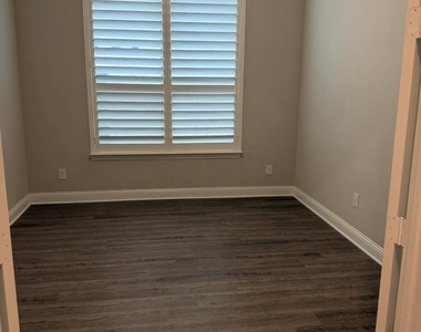 303 Miramar Avenue - Photo Thumbnail 7