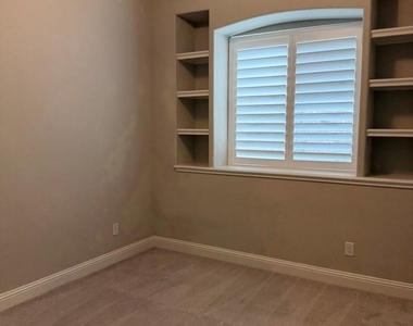 303 Miramar Avenue - Photo Thumbnail 4