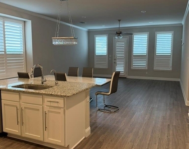 303 Miramar Avenue - Photo Thumbnail 1