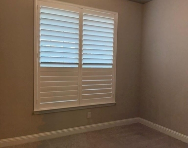 303 Miramar Avenue - Photo Thumbnail 3