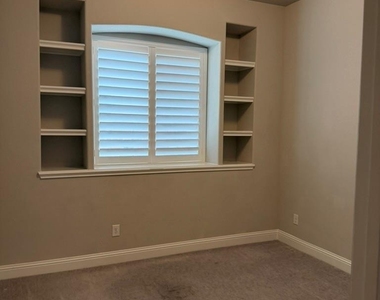 303 Miramar Avenue - Photo Thumbnail 6