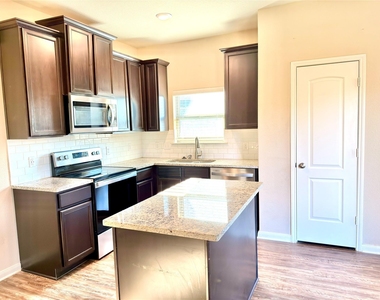 308 Curt Street - Photo Thumbnail 10