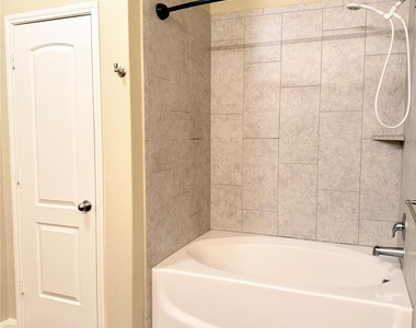 308 Curt Street - Photo Thumbnail 17