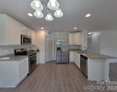 710 Irene Avenue - Photo Thumbnail 3