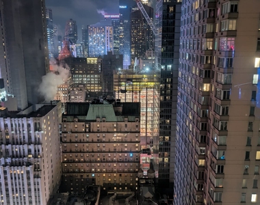 235 West 48th Street - Photo Thumbnail 3