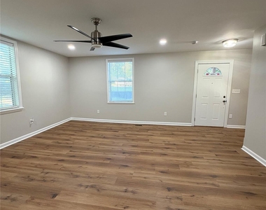 1015 4th Avenue - Photo Thumbnail 2