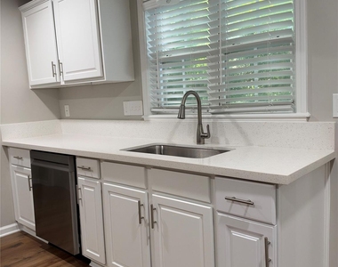 1015 4th Avenue - Photo Thumbnail 9