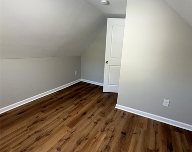 1015 4th Avenue - Photo Thumbnail 5