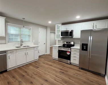 1015 4th Avenue - Photo Thumbnail 6