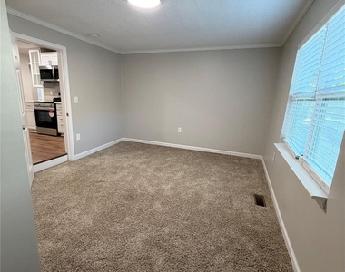 1015 4th Avenue - Photo Thumbnail 12