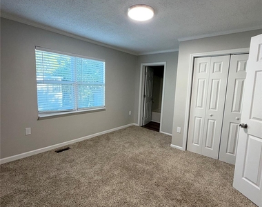 1015 4th Avenue - Photo Thumbnail 11