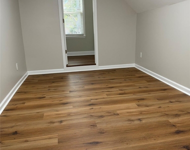 1015 4th Avenue - Photo Thumbnail 14