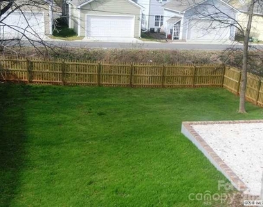 614 Woodruff Place - Photo Thumbnail 1