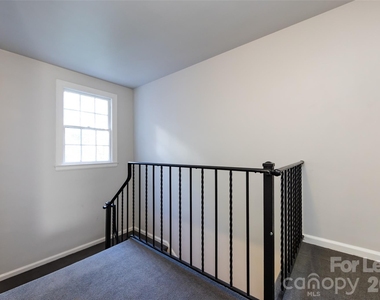 104 Colville Road - Photo Thumbnail 5